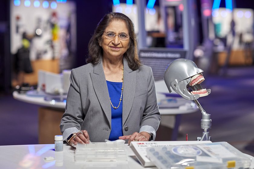Sumita Mitra: 1억 개의 완벽한 미소 뒤에 숨은 인도계 미국인 과학자