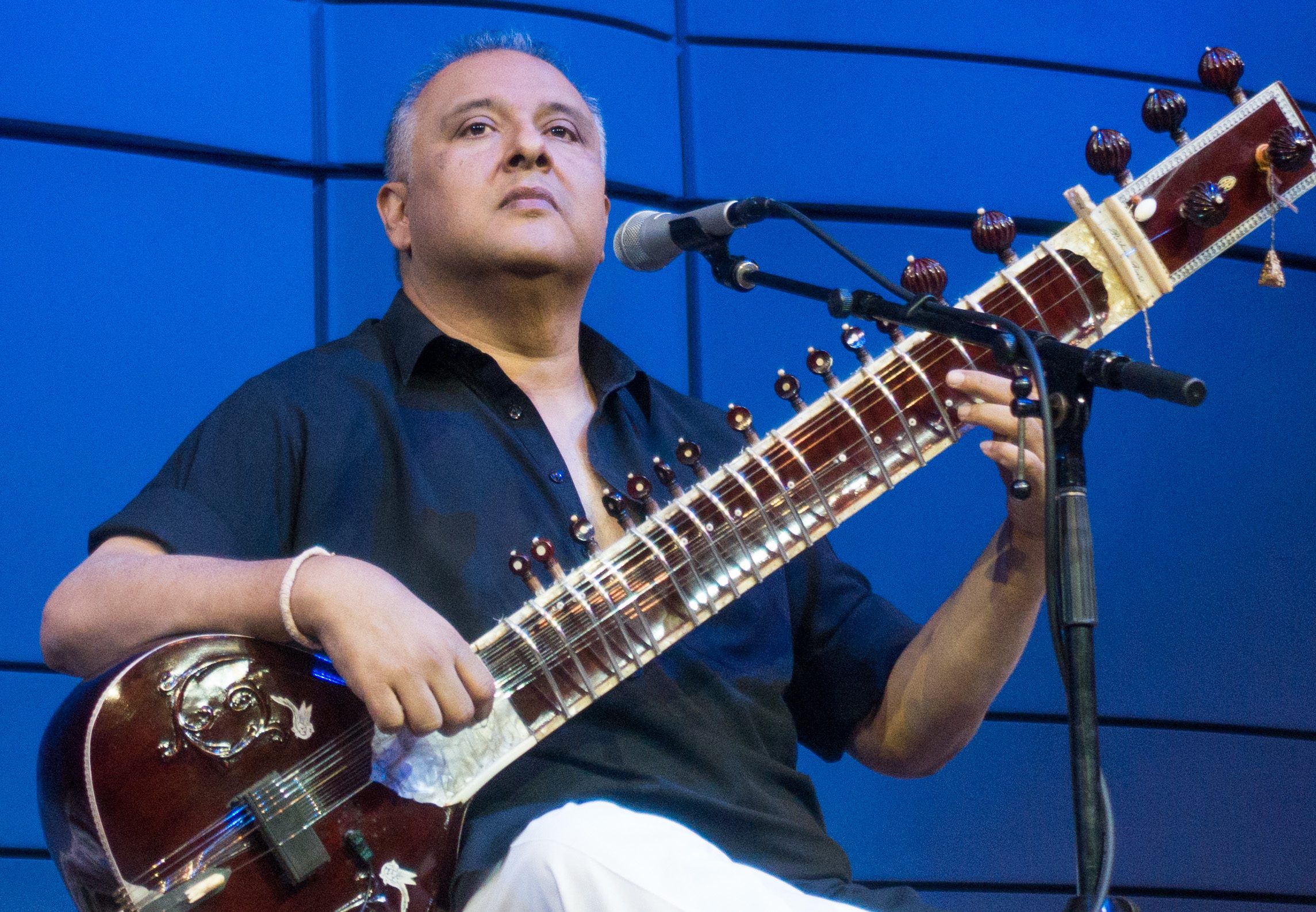 Shujaat Husain Khan: o renomado músico com música no sangue, um estilo único e uma indicação ao Grammy