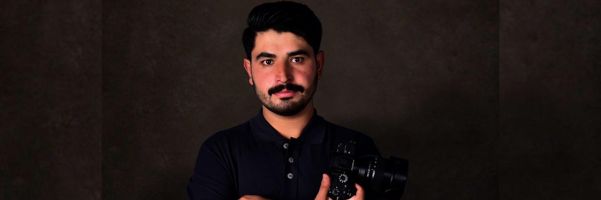 O fotógrafo Omer Khan, que adora fotografar a vida, em sua feliz fuga do Afeganistão