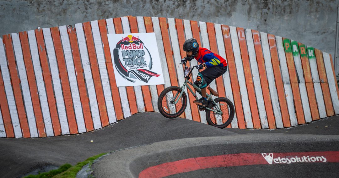 De spanning van sprongen, een adrenalinekick en een sport als geen ander: BMX-racen in Hyderabad begint volwassen te worden