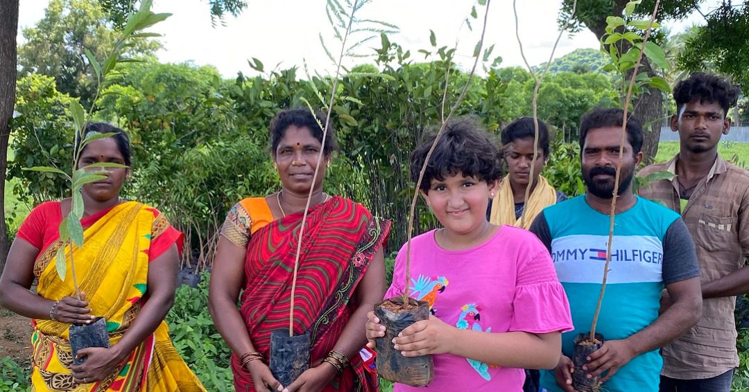 Cô ấy mới 9 tuổi, nhưng cô ấy đang thực hiện sứ mệnh tạo ra một hành tinh xanh hơn. Gặp Prasiddhi Singh, một nhà môi trường đã nuôi dưỡng 19 khu rừng ăn quả. Người trẻ nhất nhận giải thưởng Pradhan Mantri Rashtriya Bal Puraskar 2021, Singh đã cam kết trồng 1 vạn cây vào năm 2022.
