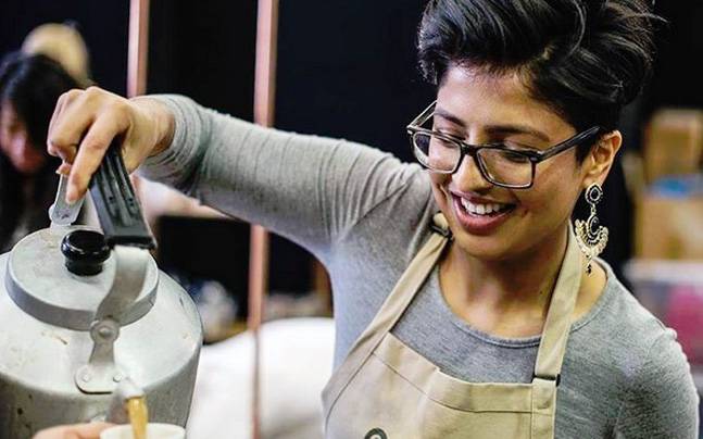 Uppma Virdi: la abogada de origen indio de 30 años que enamoró a Australia del chai