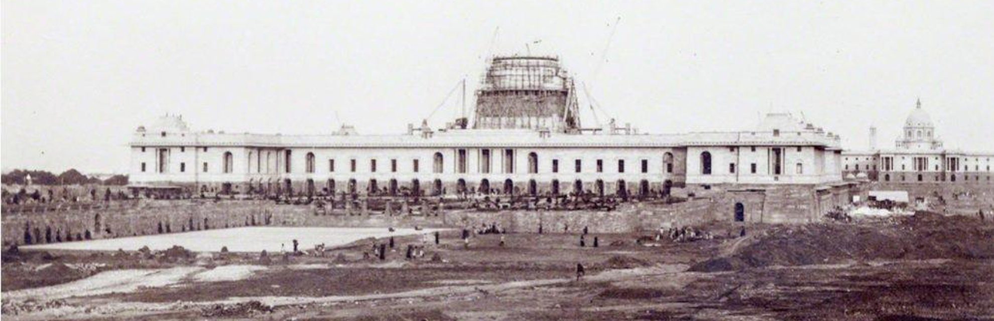 The Twitter handle of Indian History Pics shared a rare photo of Rashtrapati Bhavan under construction from the 1920s. The Presidential house, which has 350 room, is the second largest in the world after the Quirinal Palace, Rome, Italy.