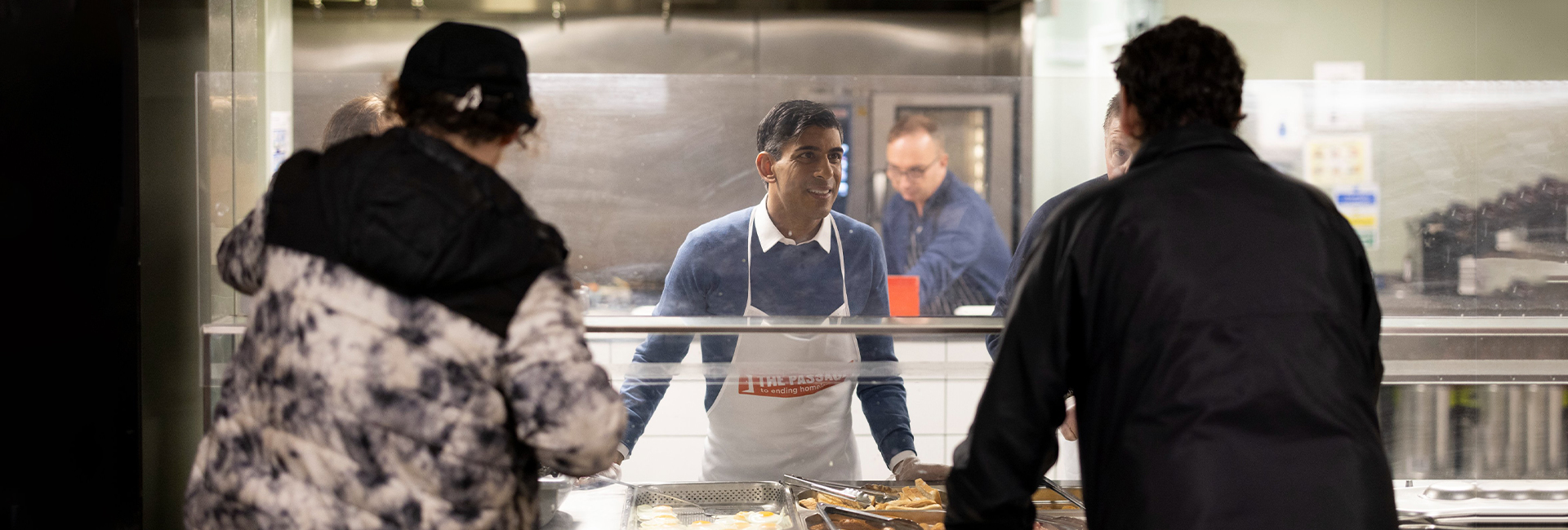 At the Tapa military base in Estonia, British Prime Minister Rishi Sunak served Christmas meals to British and NATO troops. He commended the warriors for their bravery and sacrifice.
