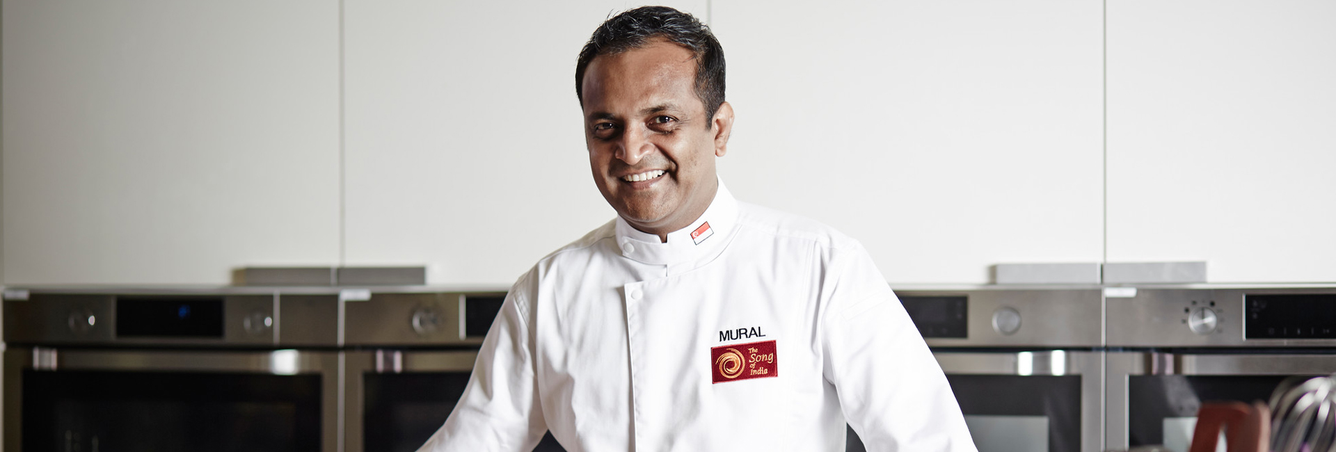 Настенная роспись Манджунатха: шеф-повар со звездой Мишлен подает Индию на блюде в Сингапуре.