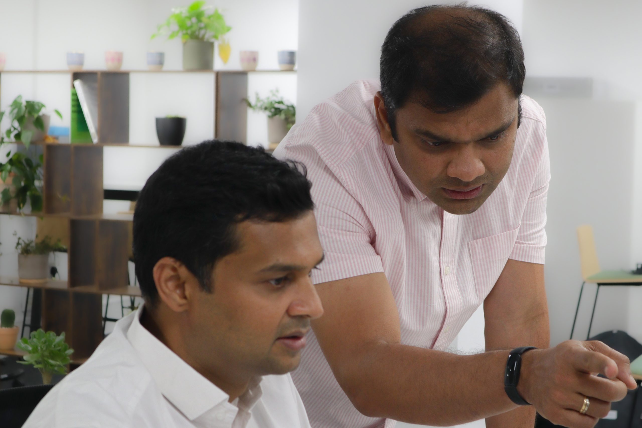 Dr Nayan Kalnad, CEO, Avegen, talks to a colleague