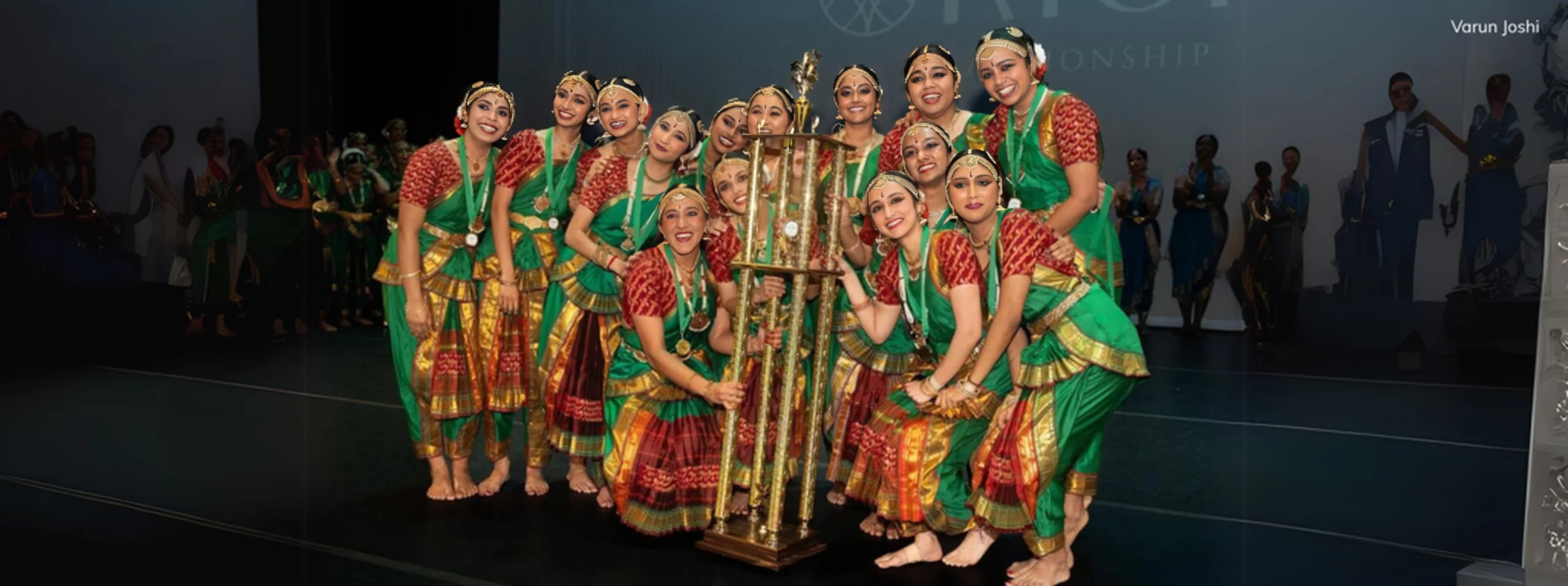 JHU Shakti vince il campionato nazionale di danza Origins 2025 a Chicago con la premiata performance di Bharatanatyam
