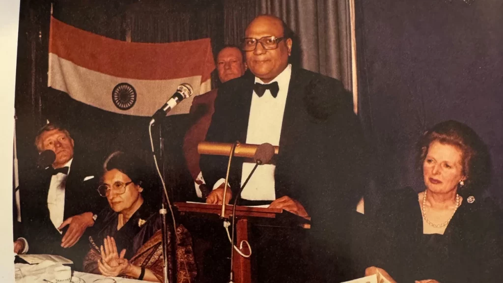 Swraj Paul speaking at an Indo-British Association dinner in 1982, with prime ministers Indira Gandhi and Margaret Thatcher