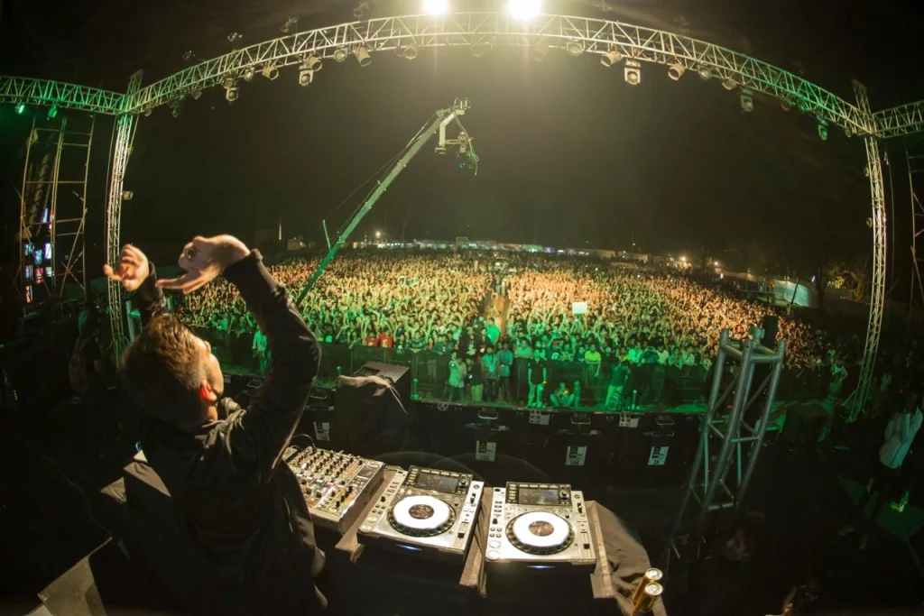 Sartek during a performance