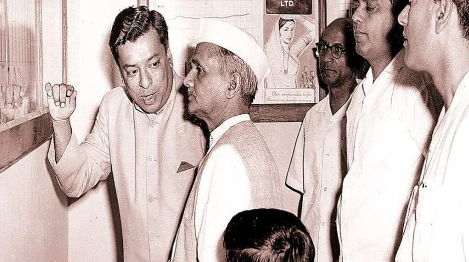 Kurien Verghese with Lal Bahadur Shastri in 1964