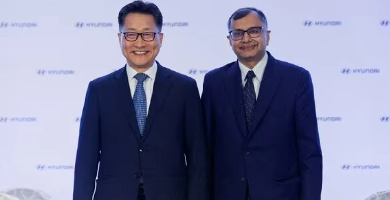 Tarun Garg with his predecesssor Unsoo Kim