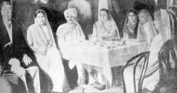 Gandhi and Kasturba Gandhi at their first public reception in Bombay in 1915.