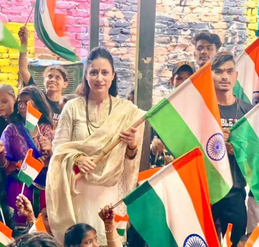 Rouble Nagi with her students