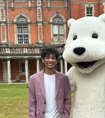 Neev Gulabani, Student at the University of London 