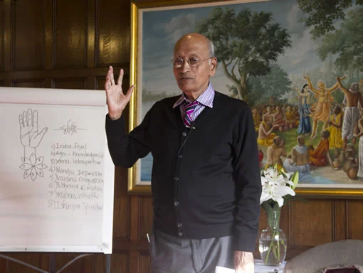 Dr Lad in a Seminar