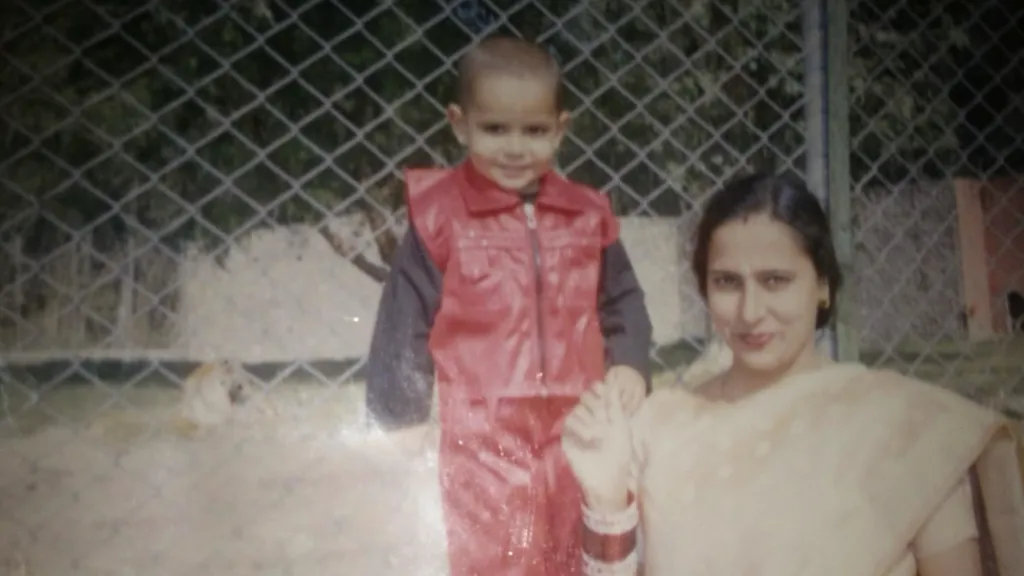 Tushar Kumar when he was a child with his mother Parveen Rani in India_Photo Credit_BBC