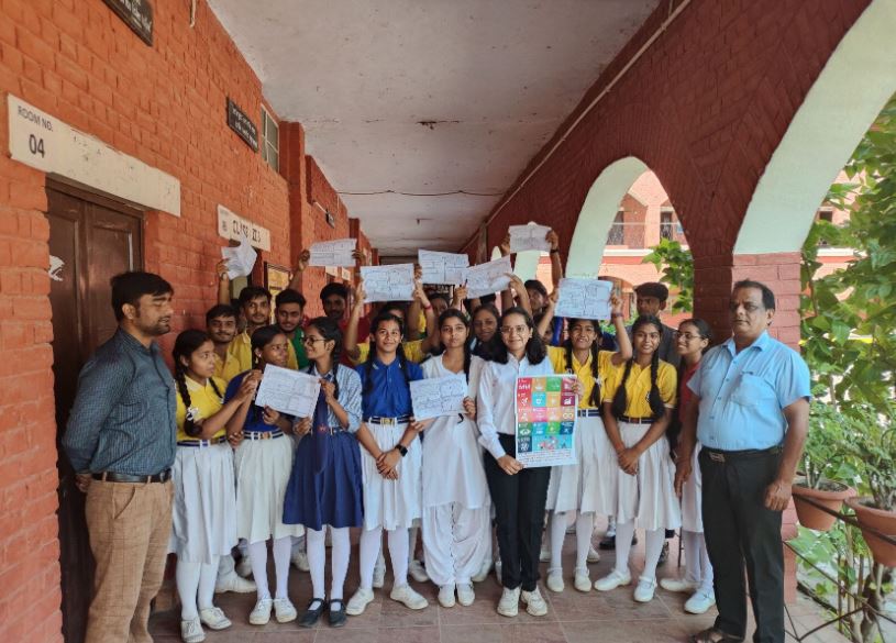 Adolescente indiano |Vaishnavi Jaiswal | índio global